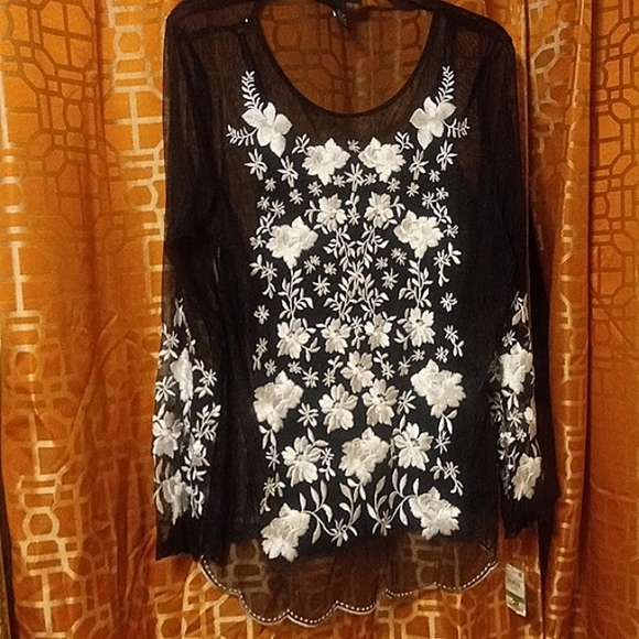 NEW!  Beautiful 2-pc Macy's INC brand. Top & Attached Tee. - Picture 3 of 5